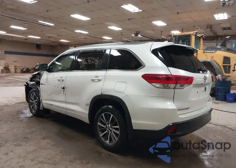 2018 Toyota Highlander Xle z USA, uszkodzony, nr VIN 5TDJZRFH6JS878784